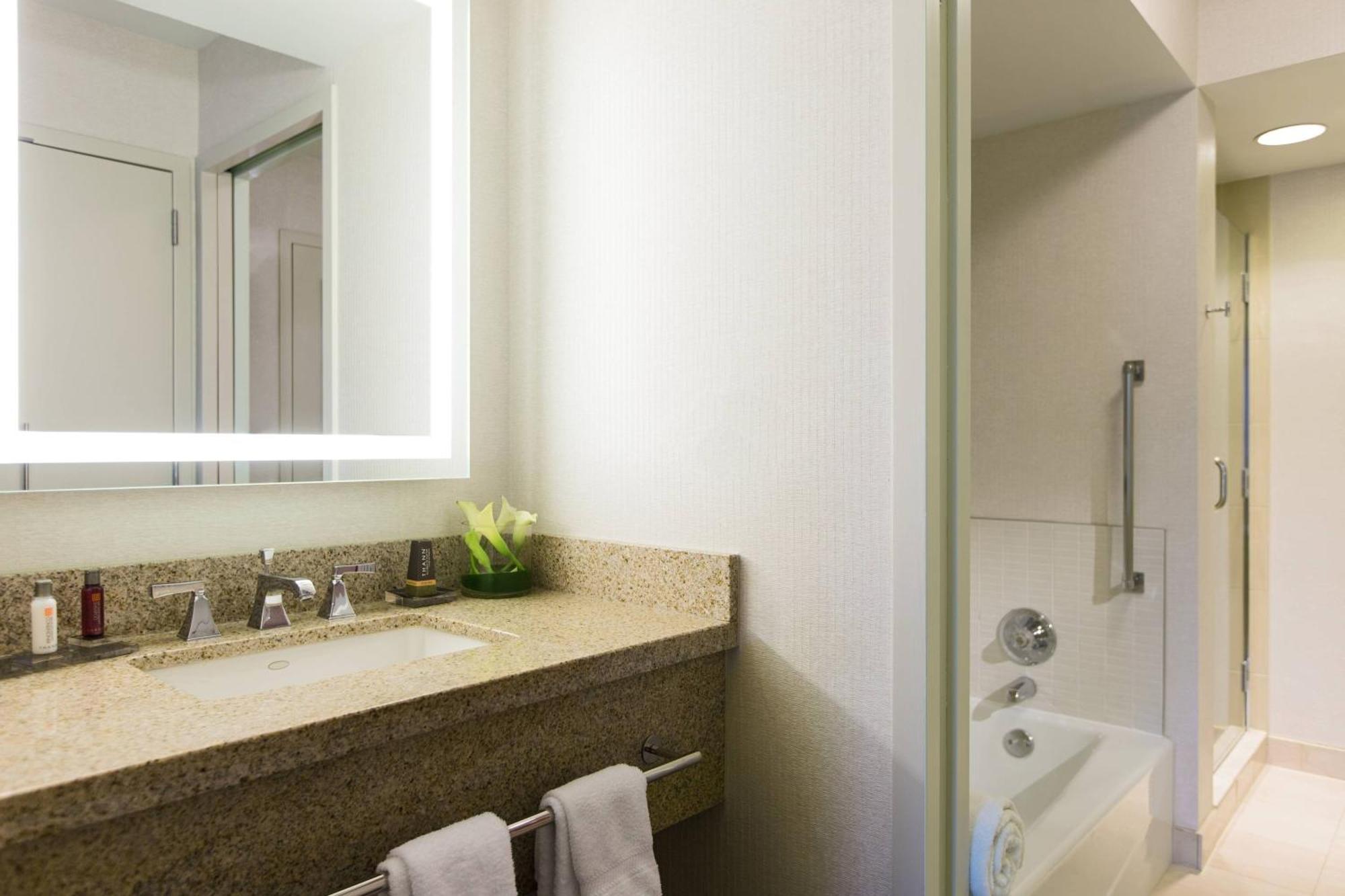 Chicago Marriott Suites O'Hare Rosemont Eksteriør billede