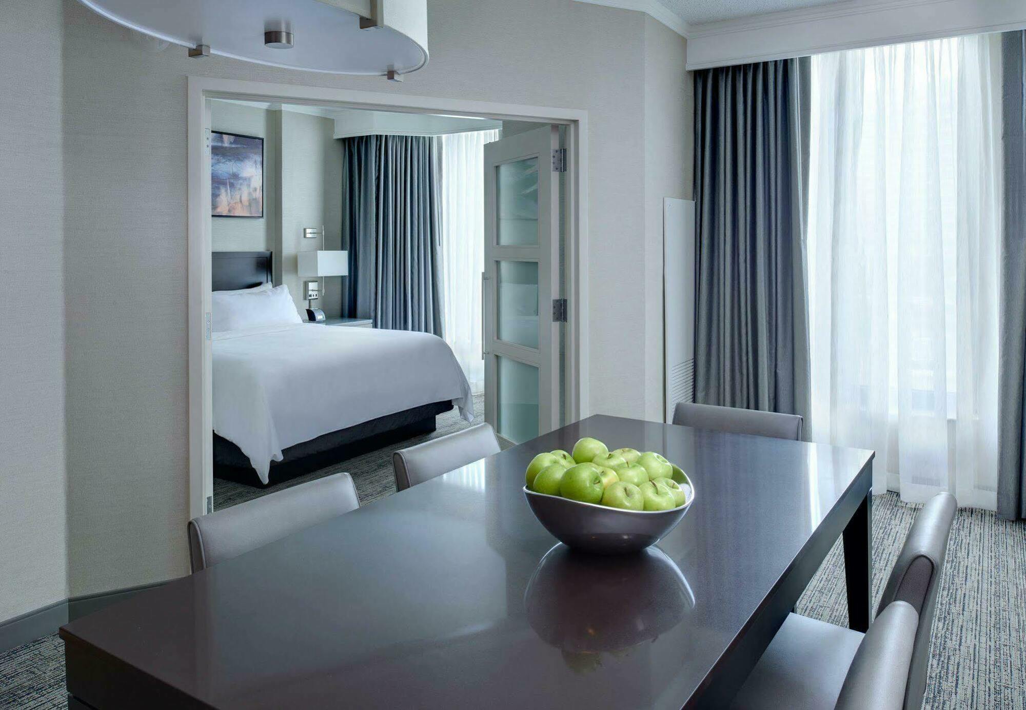 Chicago Marriott Suites O'Hare Rosemont Eksteriør billede